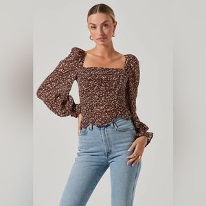 NEW WITH TAGS!! ASTR the Label Tonina Floral Puff Sleeve Top